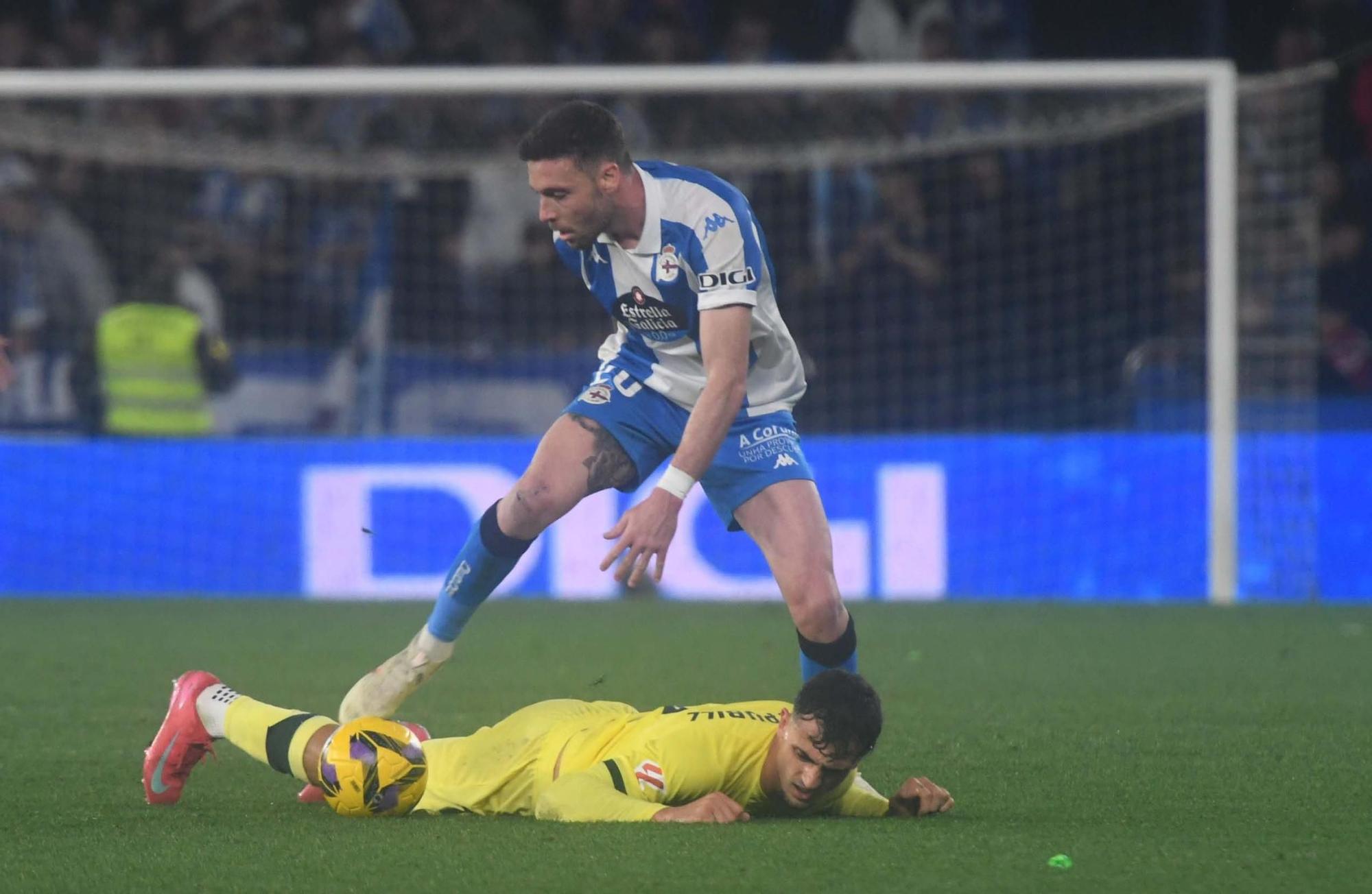 El Deportivo doblega al Almería en Riazor (3-1)