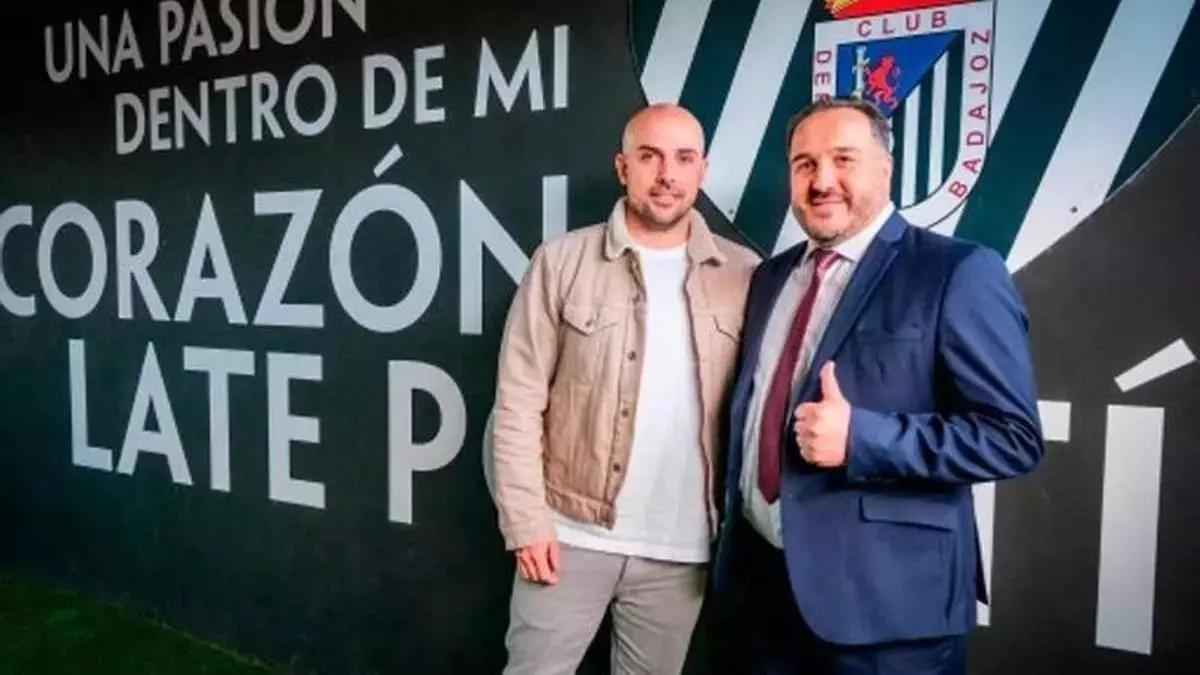 Luis Oliver Sierra y Javier Peña tras su llegada a Badajoz