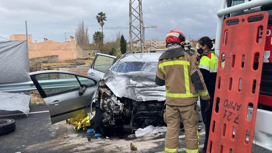 Mueren dos mujeres, madre e hija, en un choque frontal en Deltebre