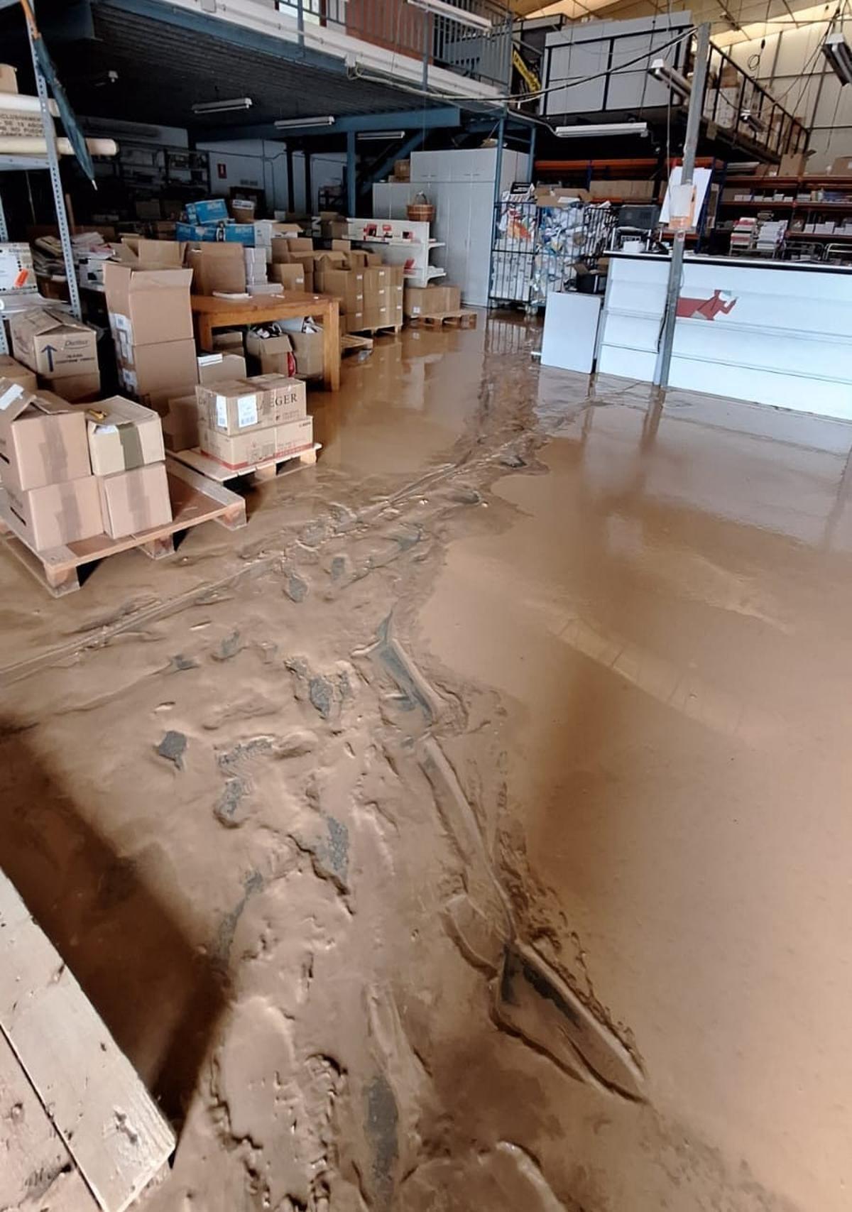 Almacen de libros dañado por la DANA