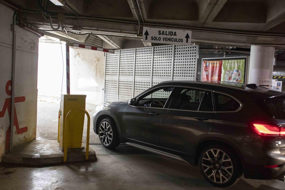 Entrada al parking de la Bassa de Xàtiva.