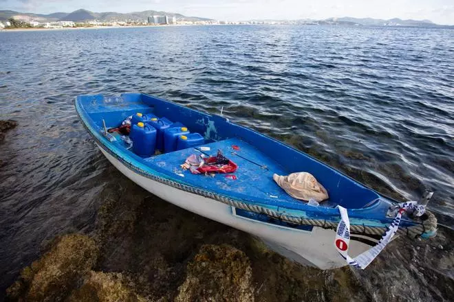 La Guardia Civil intercepta una patera con 13 personas