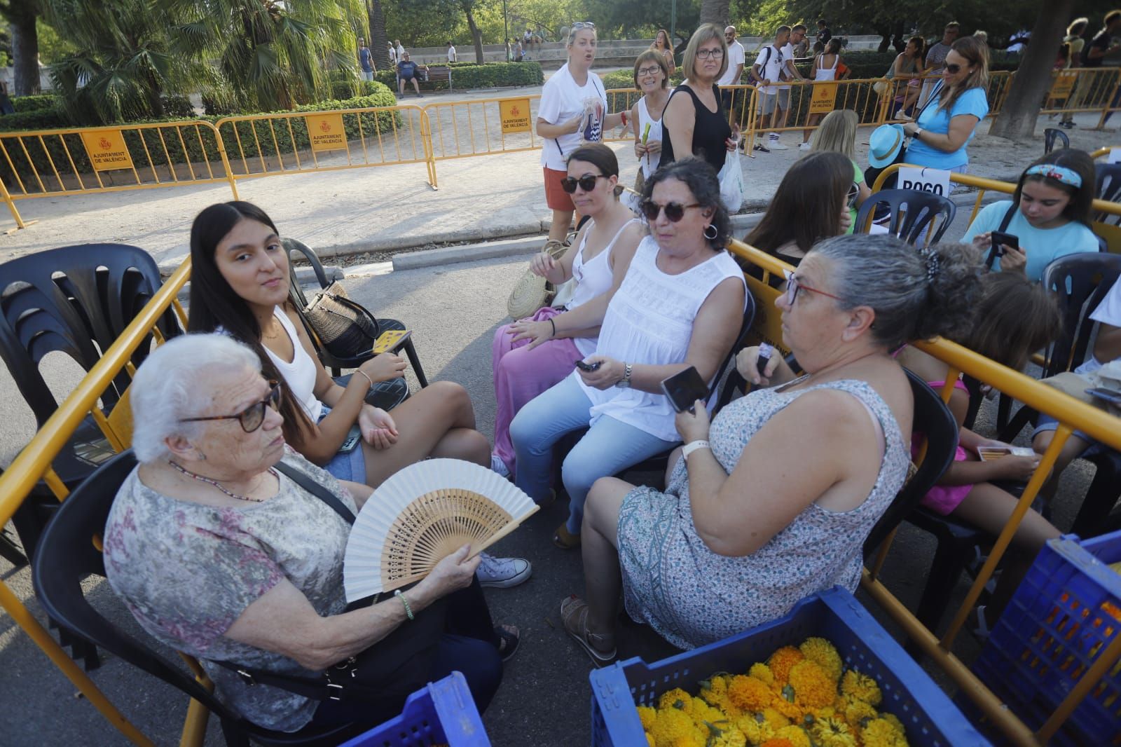 Búscate en los palcos de la Batalla de Flores de València 2022