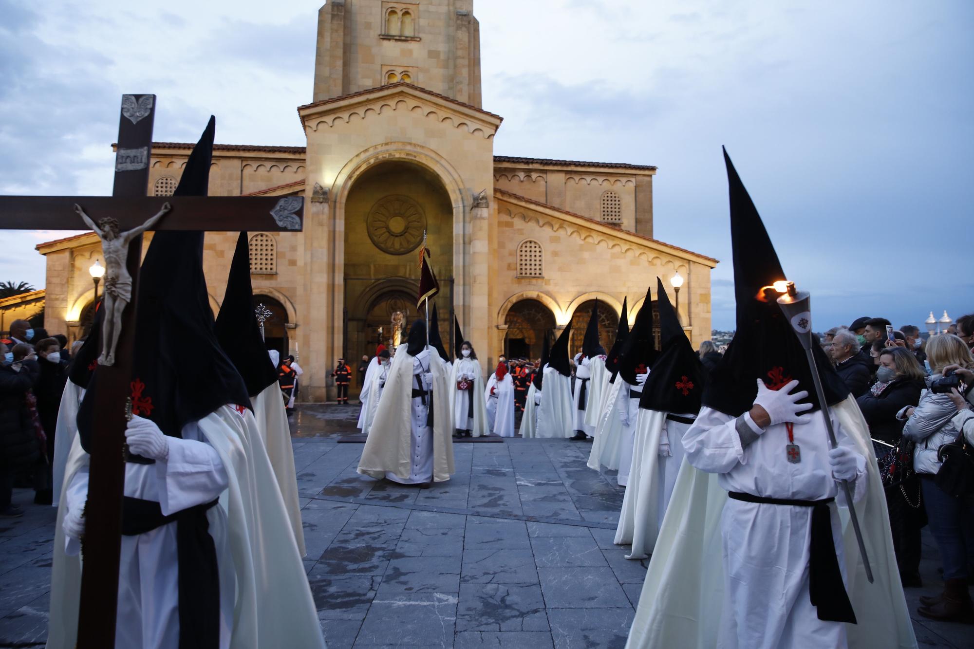 En imágenes: Procesión de Martes Santo en Gijón