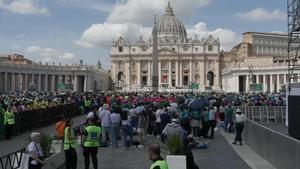 Más de 200.000 fieles acuden a la segunda misa de luto por el papa Francisco en la plaza de San Pedro