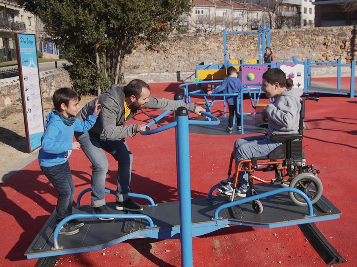 Parque infantil inclusivo arriba a Aragón con el pesquero ibicenco - Parques  Infantiles Inclusivos