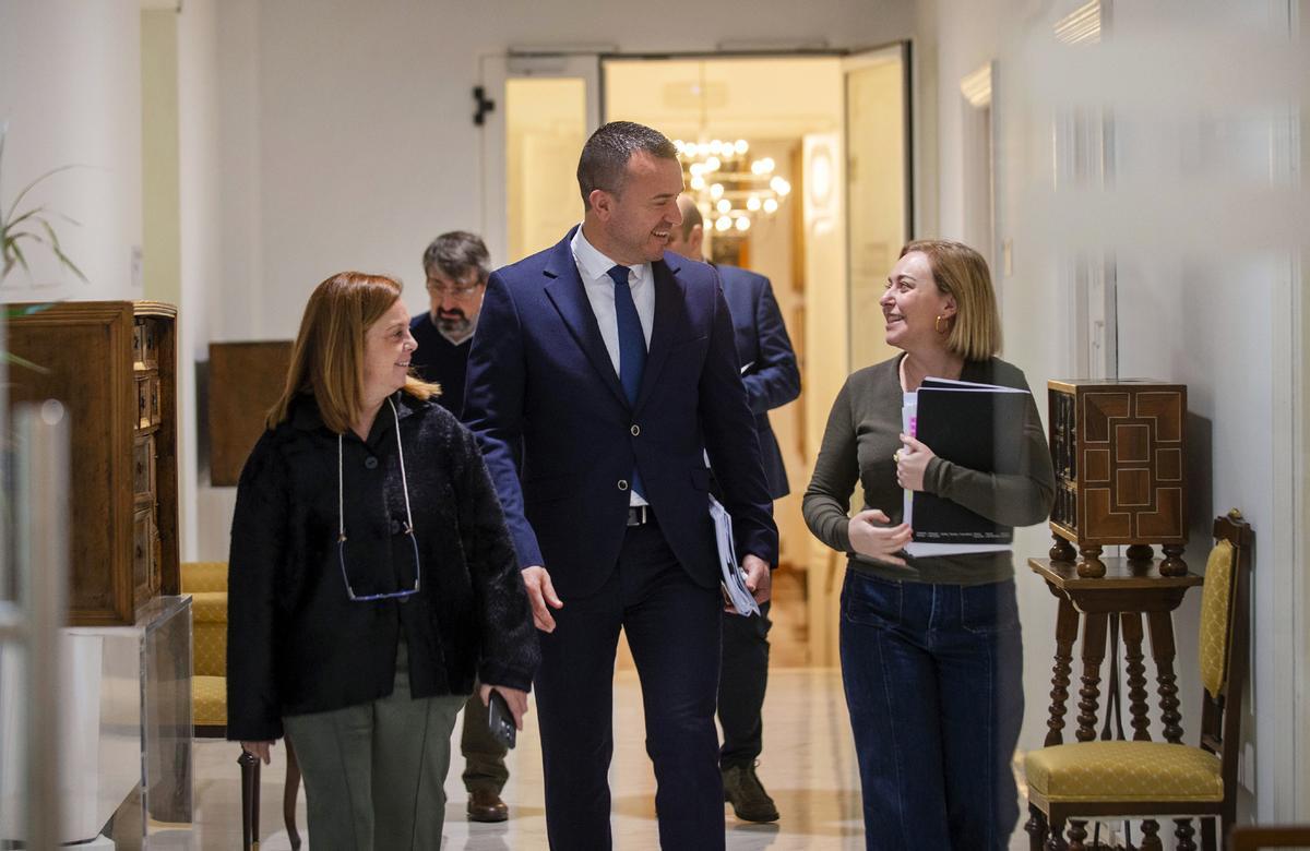 Reme Mazzolari, Vicent Mompó y Natàlia Enguix, en una foto de archivo.