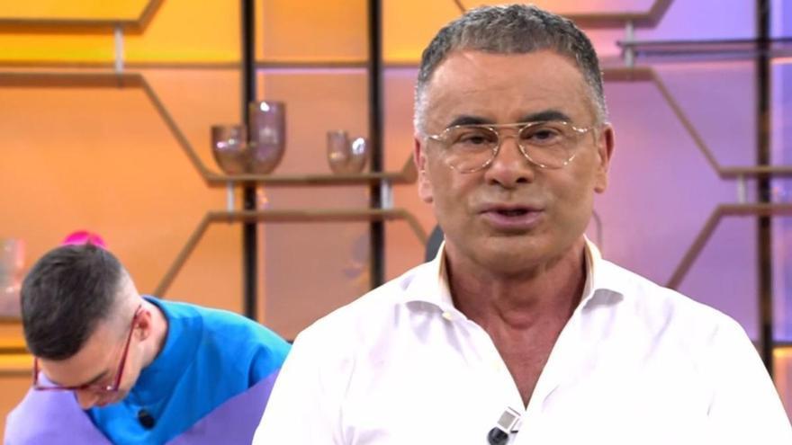 Jorge Javier Vázquez despide la temporada de 'El diario' con una graduación y anuncia su fecha de regreso a Telecinco