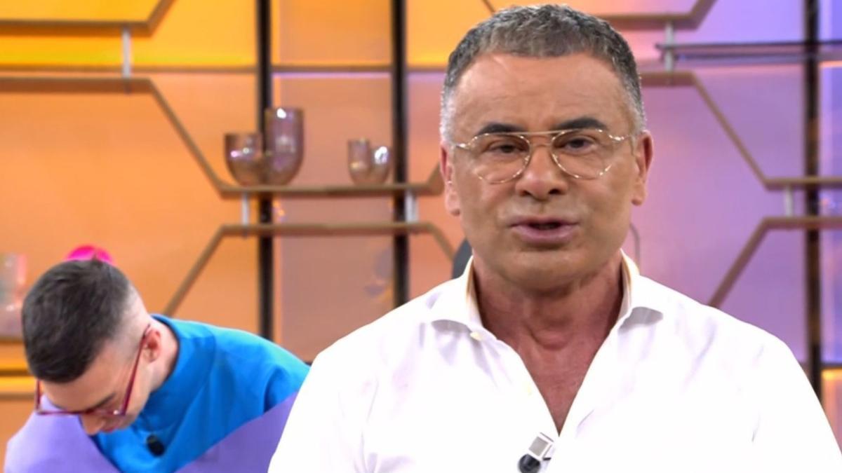 Jorge Javier Vázquez despide la temporada de ‘El diario’ con una graduación y anuncia su fecha de regreso a Telecinco