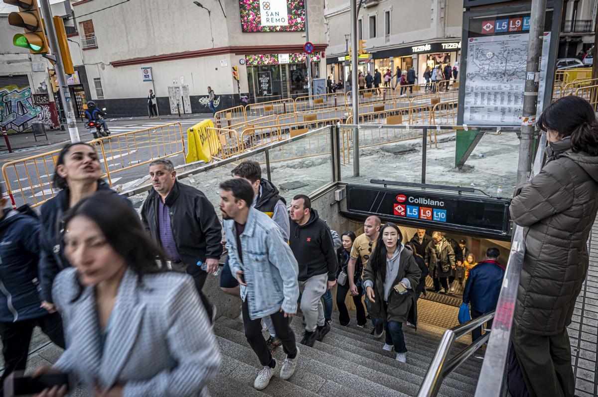 Desallotjada l’estació de metro de Collblanc per fum en plena hora punta