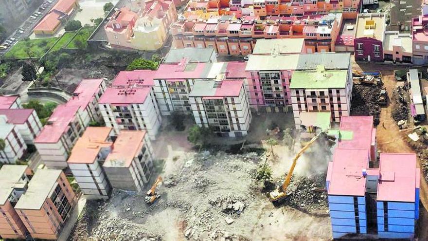 Operación de demolición de viviendas en Las Chumberas, La Laguna, para hacer una ciudad con una arquitectura de mejor calidad.