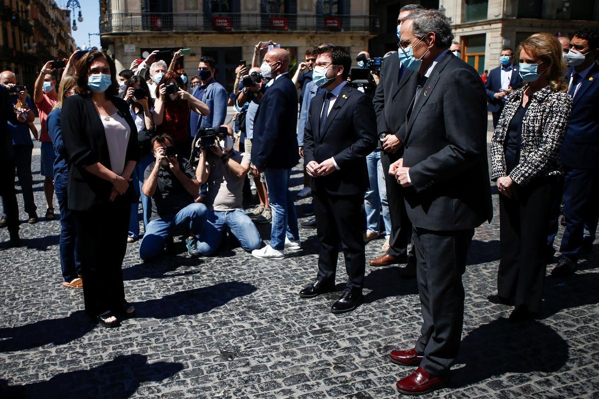 Minuto de silencio de Torra, Colau y sus equipos por las víctimas de COVID-19