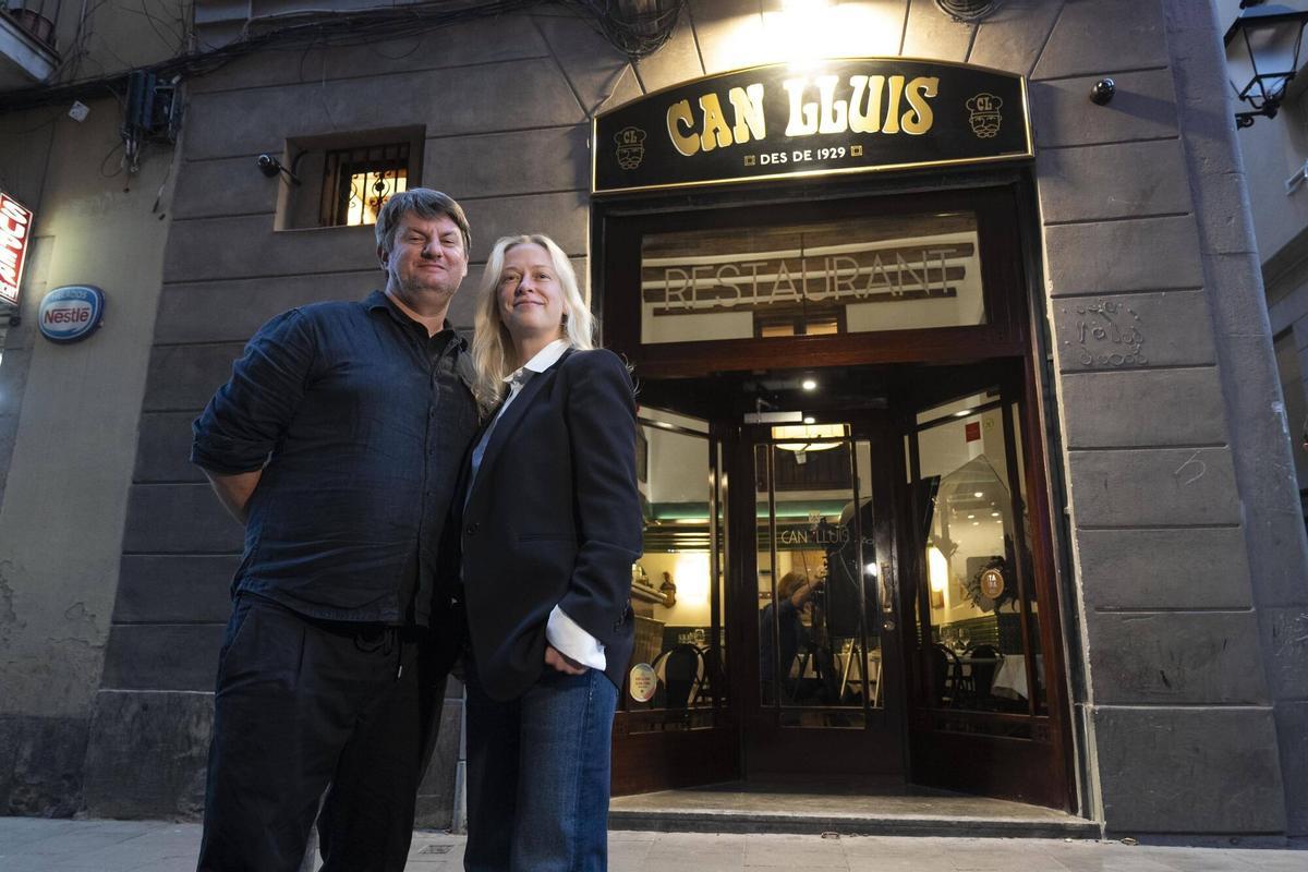 Barcelona 25/11/2025 El Restaurante Can Lluis del carrer de la Cera, en el Raval, volverá a abrir renovado por sus nuevos propietarios, Denis Minkin y Olga Minkina Fotografía de Ferran Nadeu