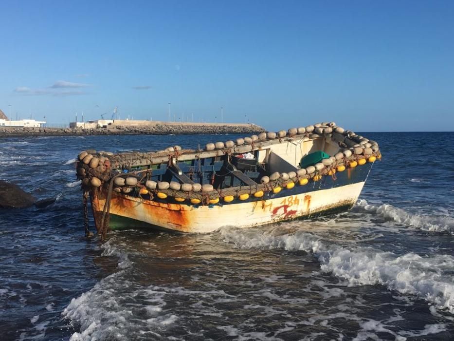 Una patera con diez personas alcanza la costa de Gran Tarajal