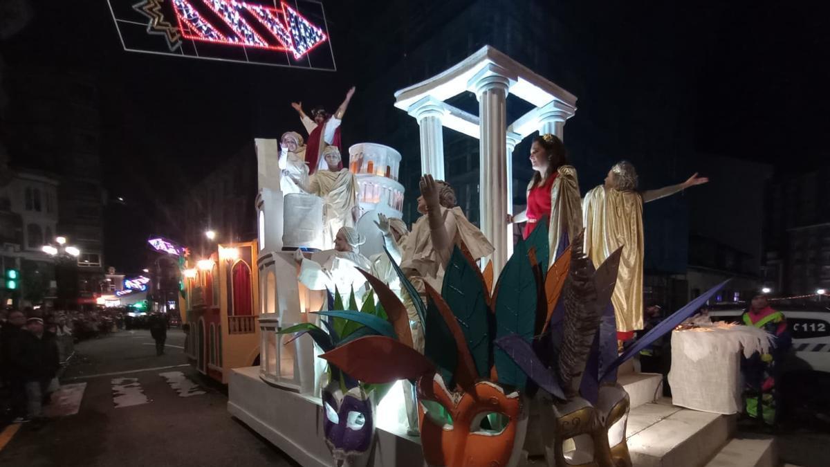 Luarca se llena de monumentos en un carnaval de récord