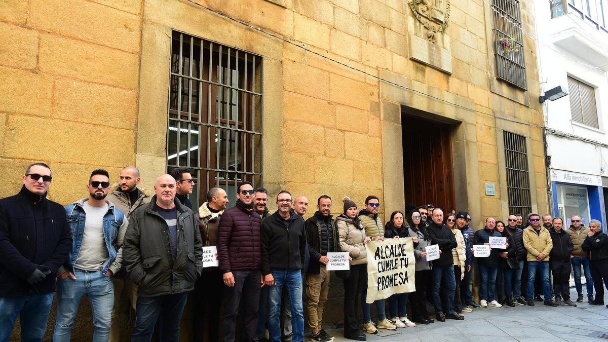 La Policía Local de Plasencia critica que se les deniegan vacaciones y asuntos propios.