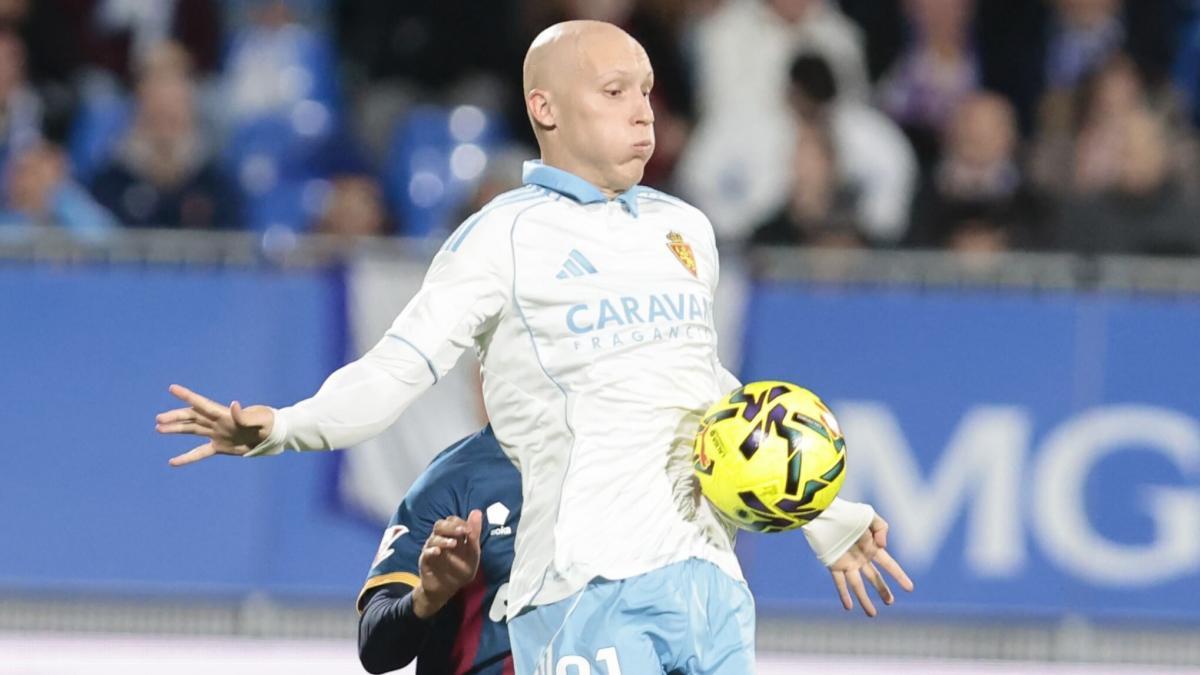 Valery Fernández, en una acción de un partido contra el Zaragoza.