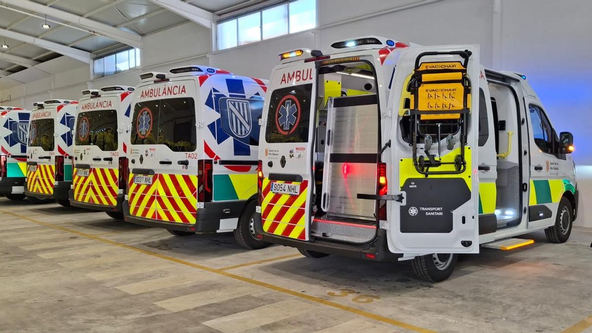 La nueva flota de ambulancias de transporte programado que se ha incorporado este mes.