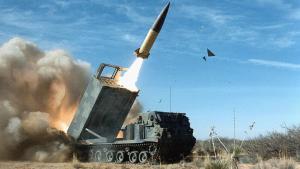 Lanzamiento de un misil ATACMS Lockheed Martin desde una HIMARS.