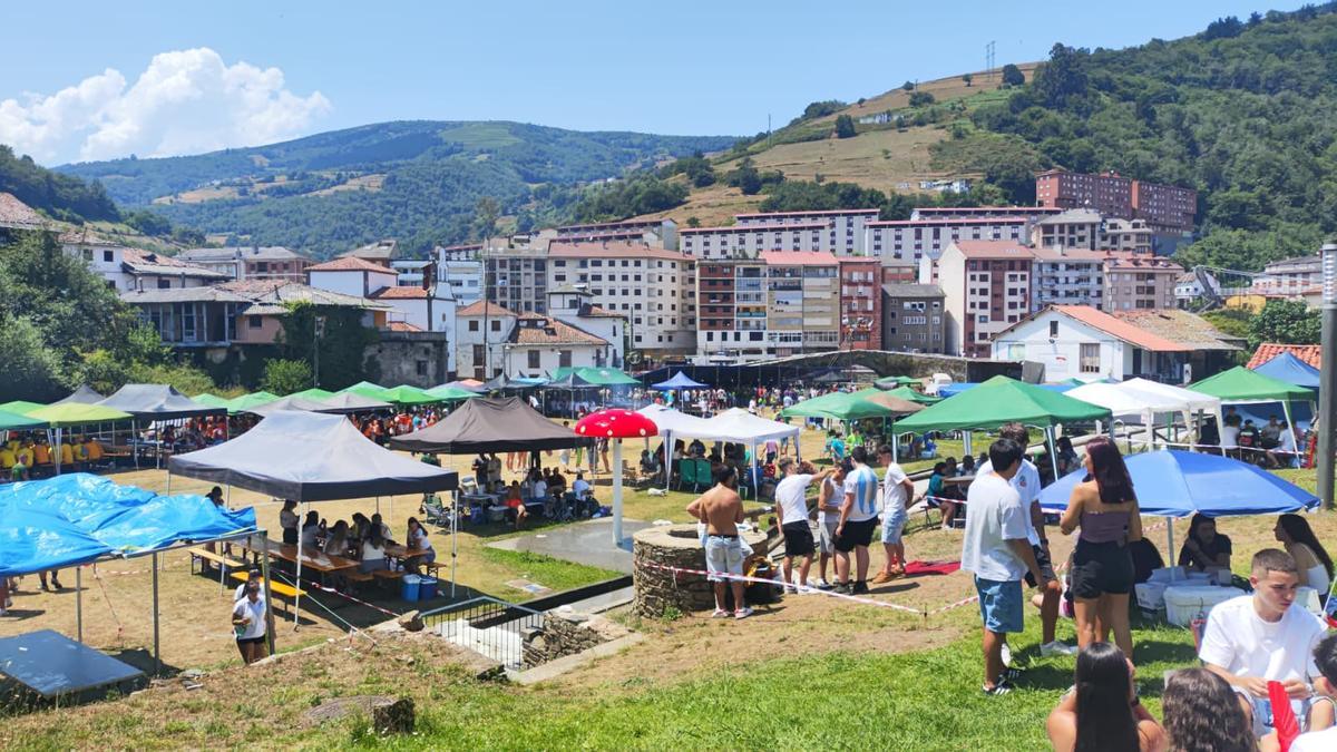 En imágenes: la romería del prao del molín preludia las fiestas del Carmen en Cangas En imágenes: la romería del prao del molín preludia las fiestas del Carmen en Cangas
