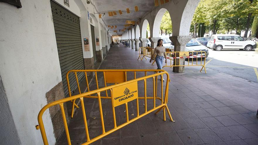 Les voltes de Sant Narcís, tancades en 6 punts després que caigués guix sobre un vianant