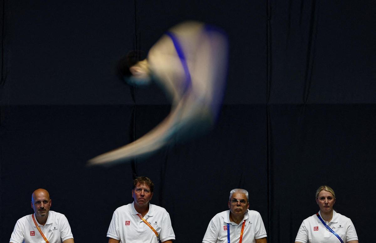 Los jueces durante una de las competiciones del Mundial de Natación 2023.