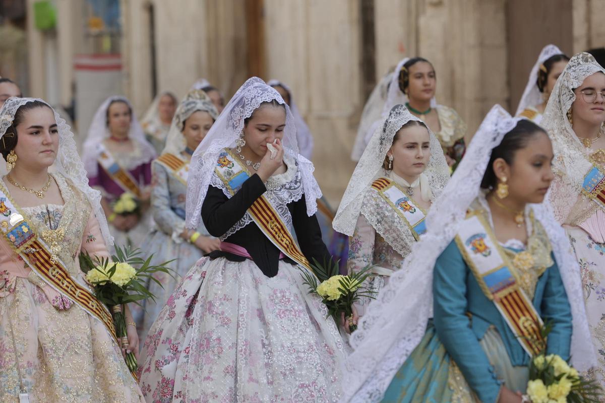 Todas las fotos de la ofrenda del 18 de marzo por la calle San Vicente hasta la 16:30 horas