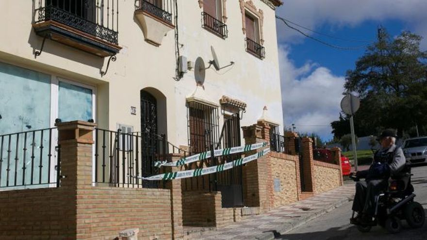 Un padre y su hijo de 16 años mueren en el incendio de su casa en Málaga