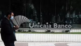 Unicaja Banco califica de "rotunda falsedad" que se vaya a ir de Málaga y rechaza las "injerencias políticas"
