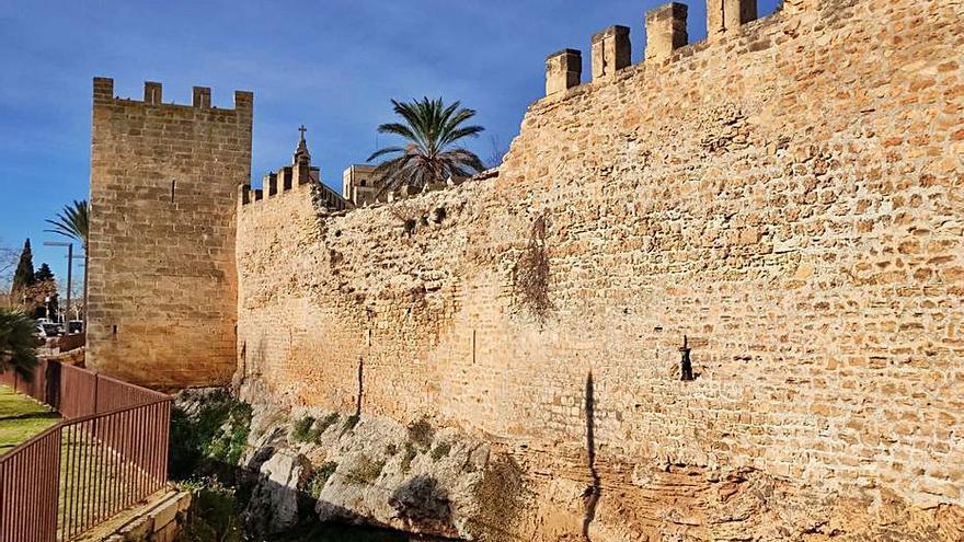 El tramo de la muralla de Alcúdia que se restaurará.
