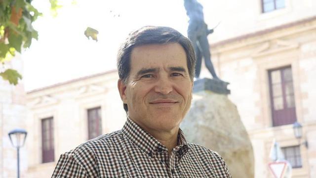 El zamorano José Manuel Losada, en la plaza de Viriato. | VICTOR GARRIDO