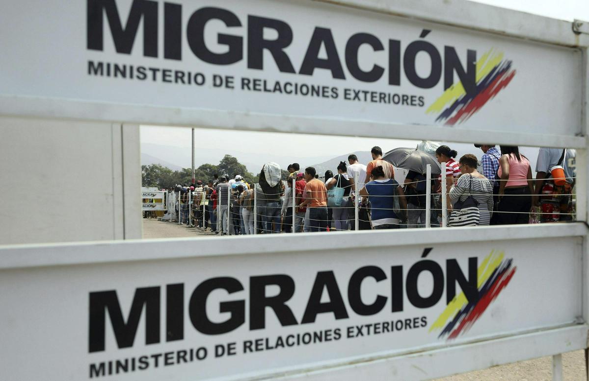 Migantes venezolanos regresa a su país cruzando por la frontera con la población colombiana de Cucuta.