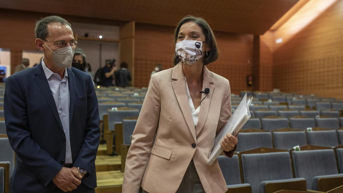 La ministra Reyes Maroto en un encuentro con el sector empresarial de Benavente, en el Centro de Negocios.