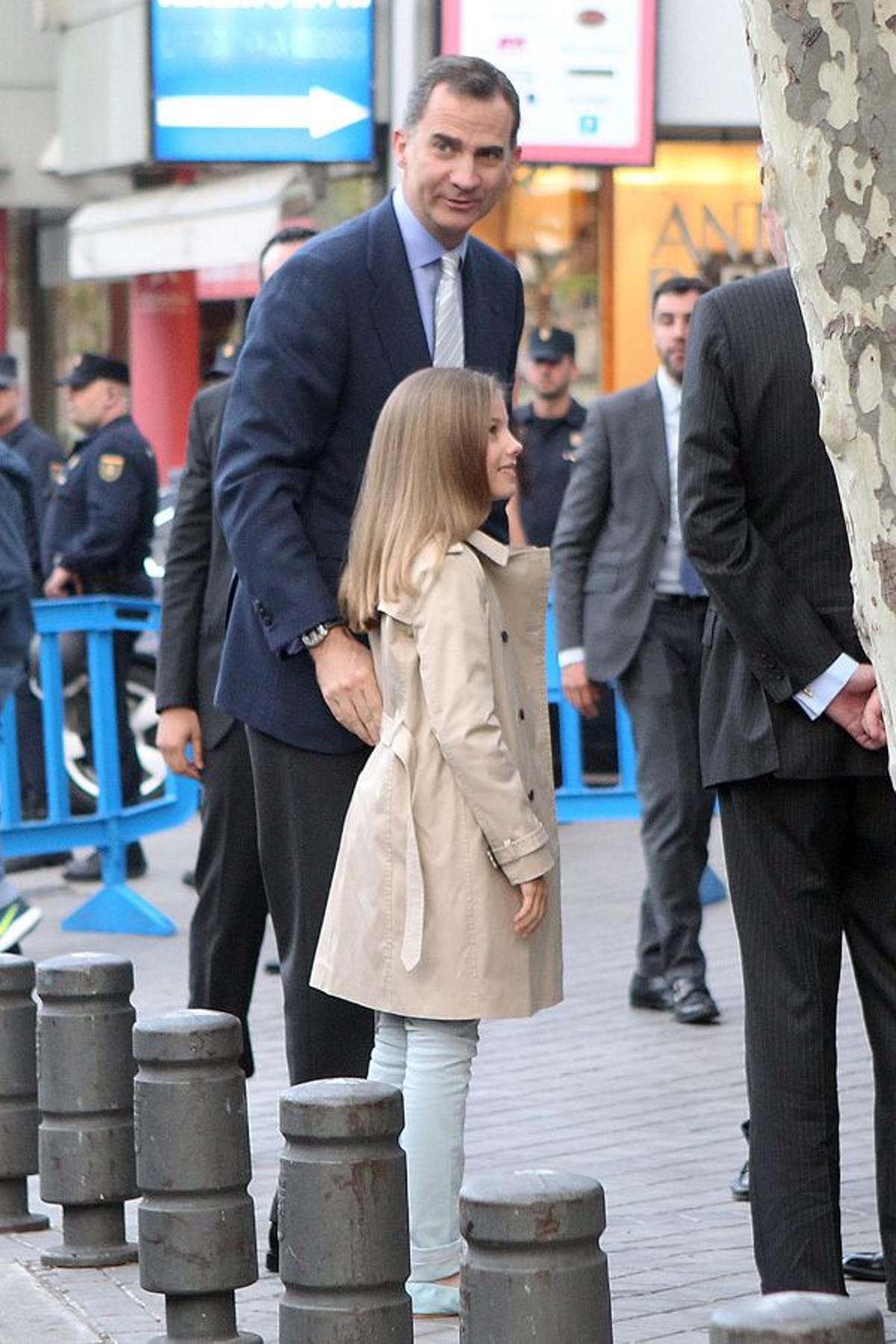 La infanta Sofía junto a Felipe VI a su llegada al Santiago Bernabéu