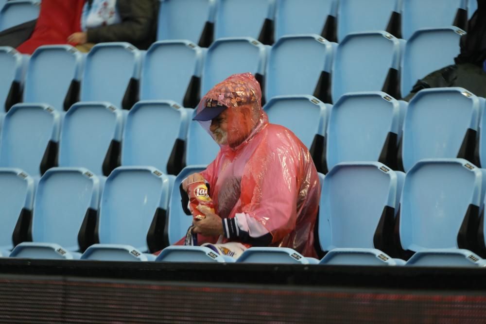 El Celta remonta bajo el diluvio y enloquece a Balaídos. // A. Villar | J. Lores | EFE