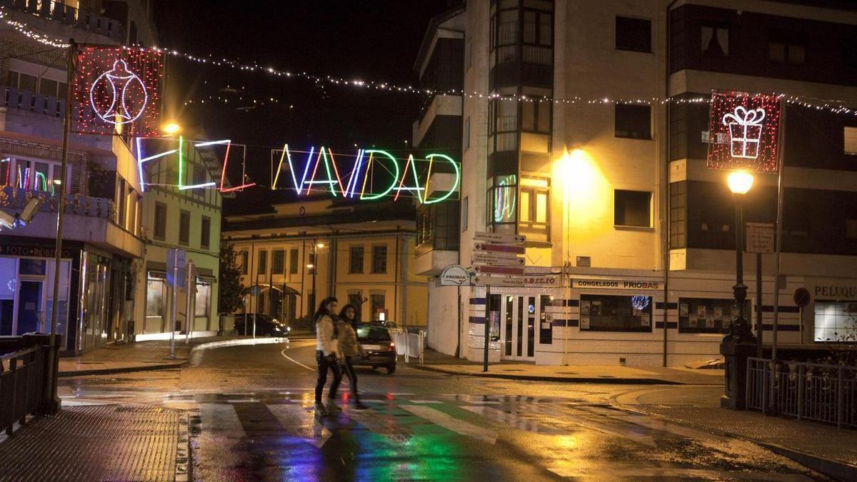 Iluminación en unas pasadas navidades en Sotrondio.