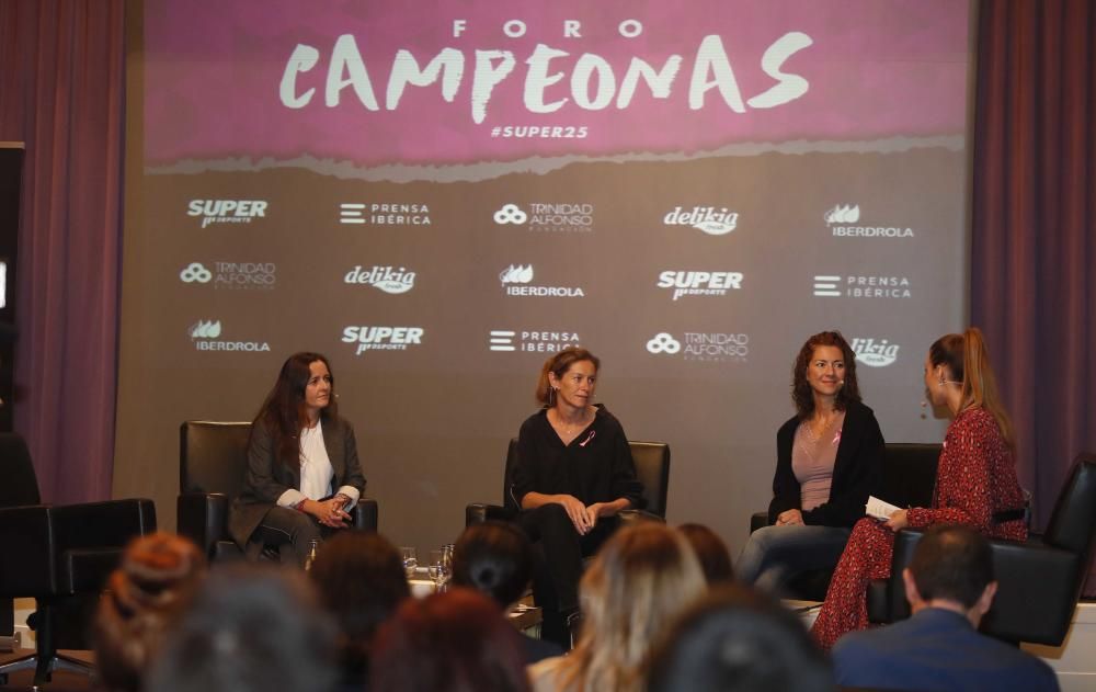 Debate entre Campeonas en el tercer Foro 25 años de SUPER, en imágenes