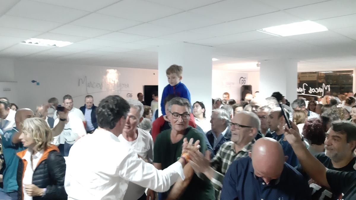 Ambiente en la sede del PP de La Vila.