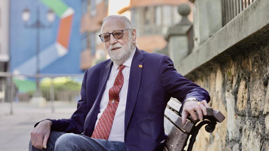 Don Joaquín, el maestro de unos cuantos «miles de alumnos, de Oviedo a Las Regueras»