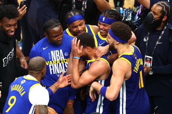 ¡Así celebraron los Warrios el título de la NBA!