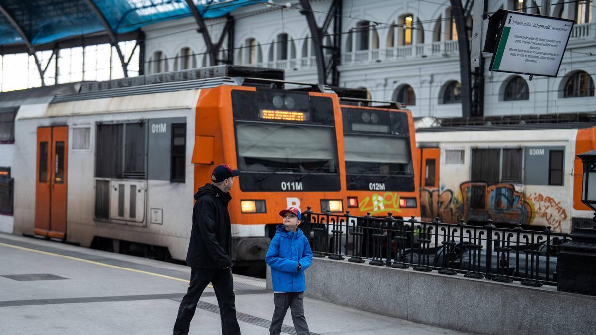 Trenes de Rodalies en la estación de França de Barcelona.
