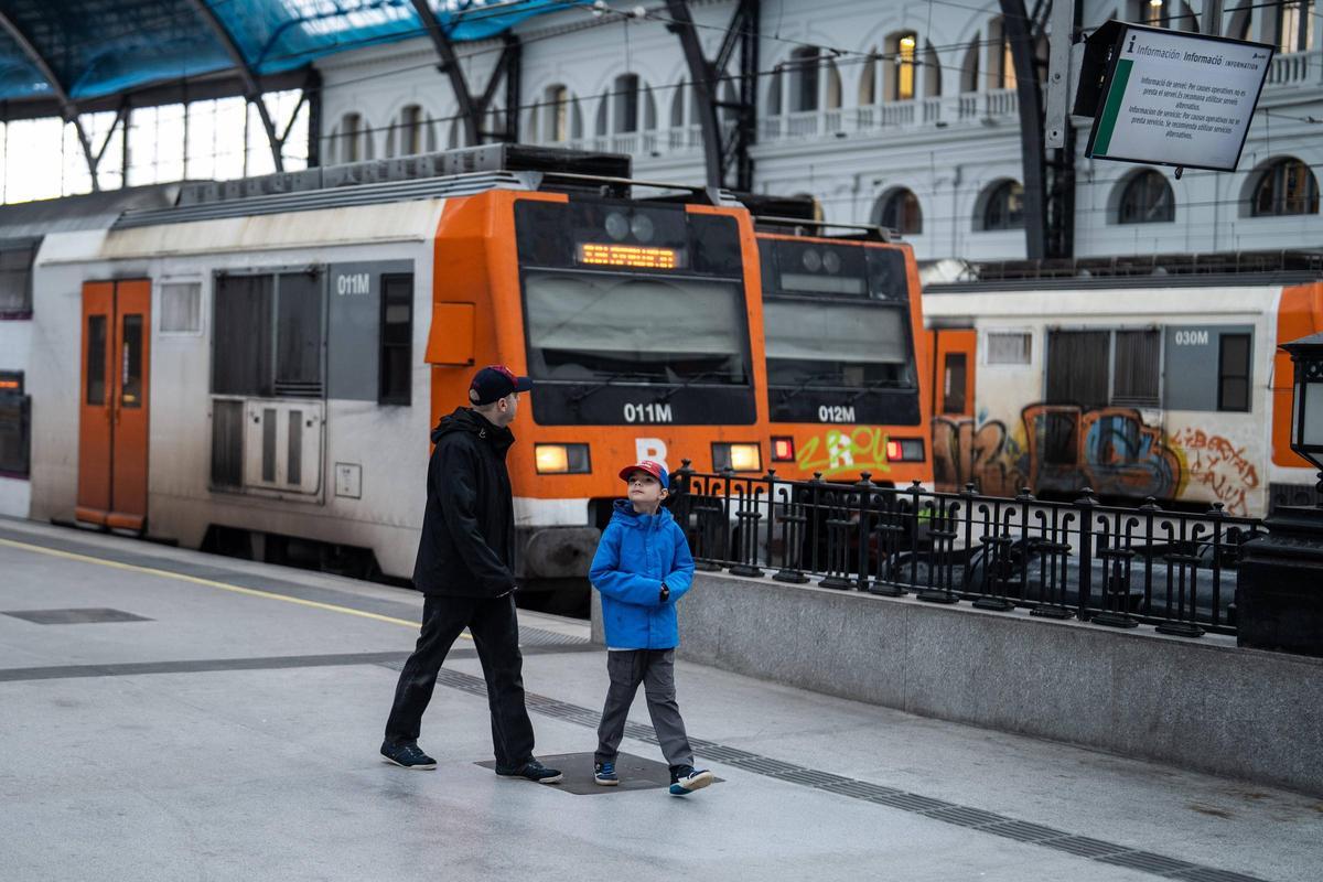 Trenes de Rodalies en la estación de França de Barcelona.