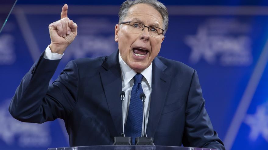 Wayne LaPierre dimite como presidente de la Asociación Nacional del Rifle de EE.UU.