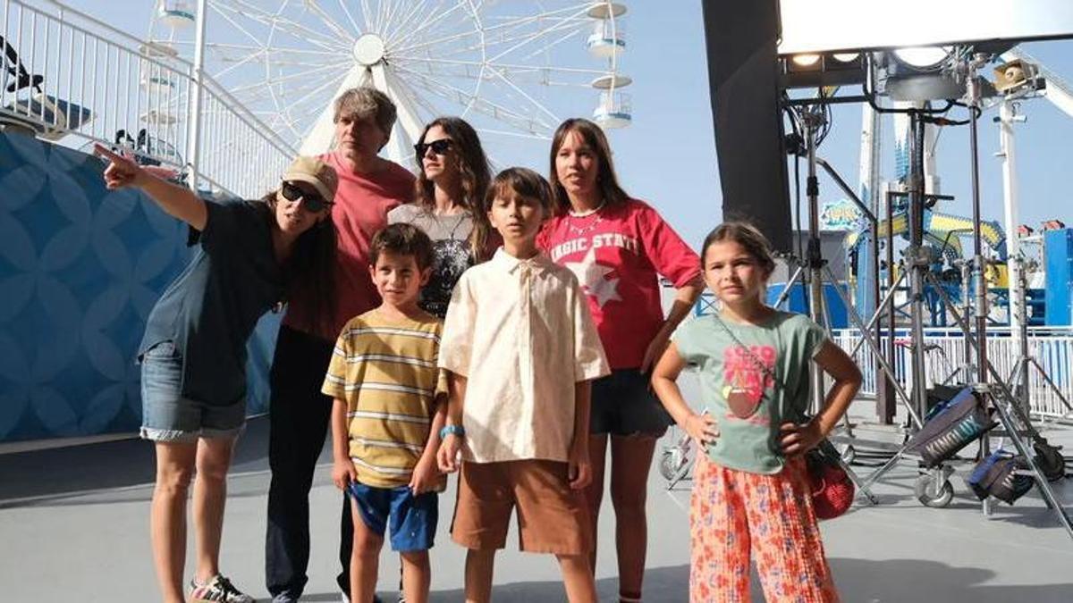 Paz Jiménez da instrucciones al reparto de 'Menudas vacaciones'