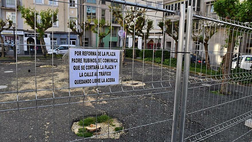 Arrancan las obras de la plaza Padre Rubinos de Os Mallos y del ascensor de Os Castros