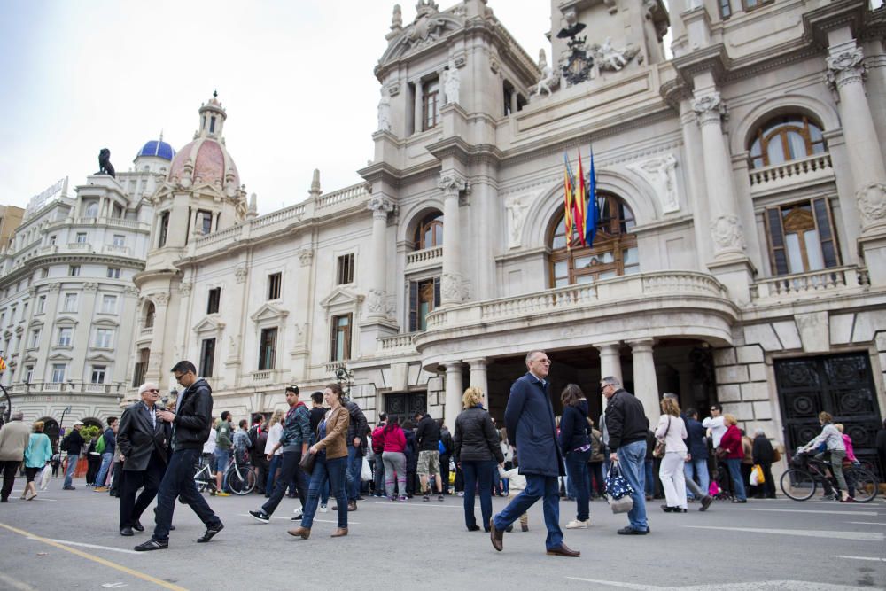 La plaza del Ayuntamiento, también llena en Semana Santa