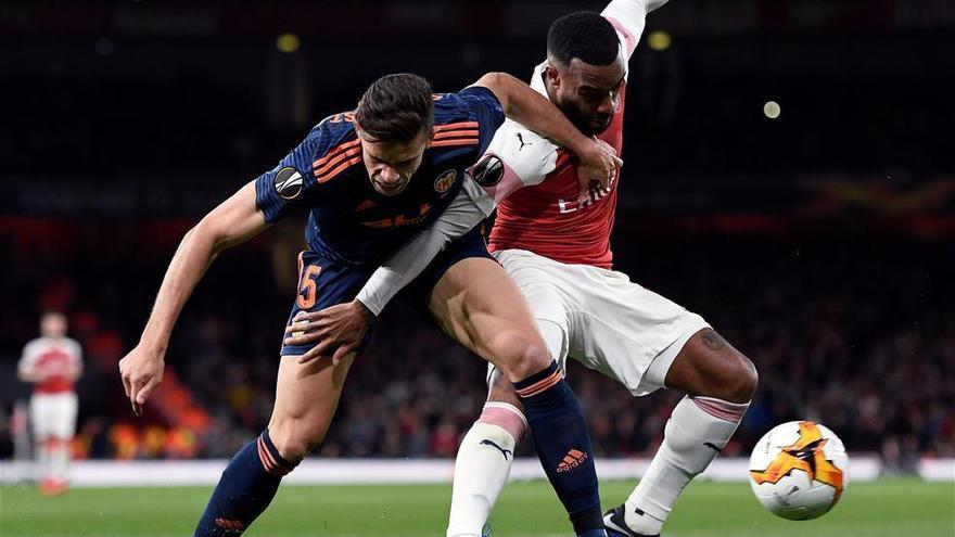 El Arsenal castiga a un tembloroso Valencia