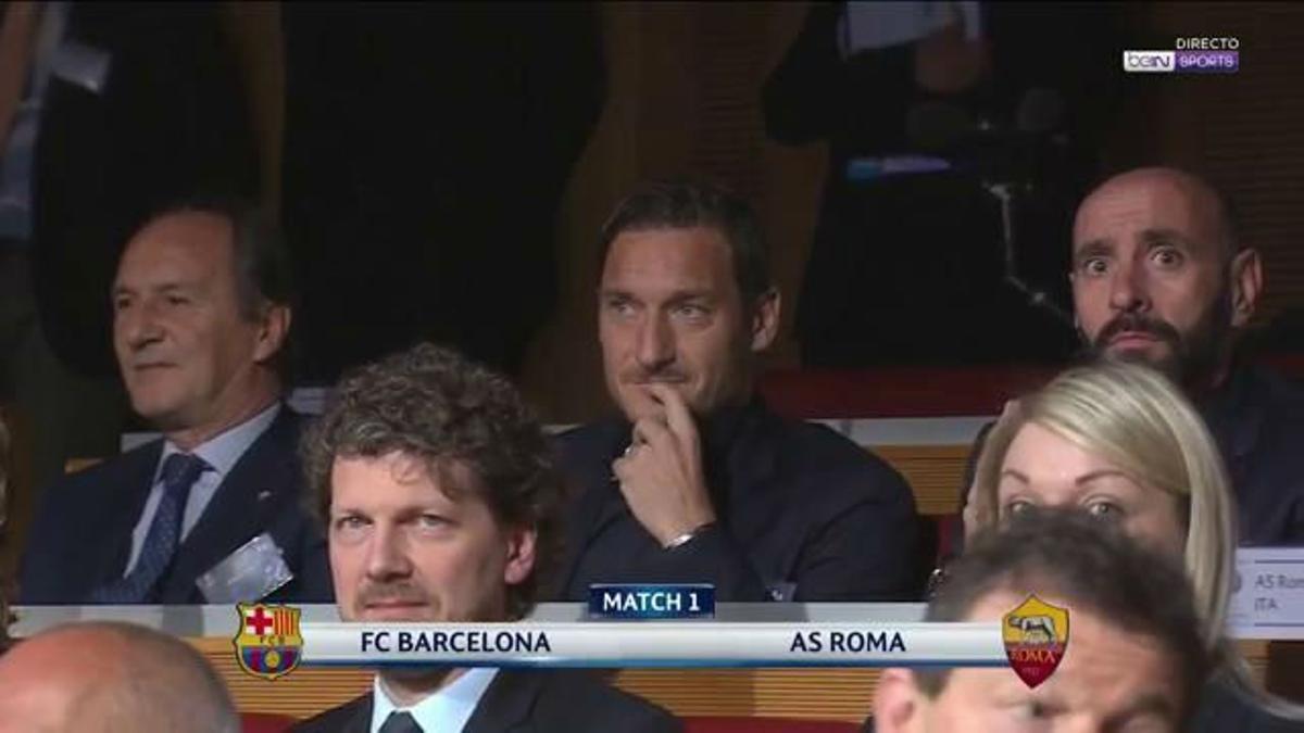 Totti fue el foco de atención tras encontrarse su Roma con el Barça