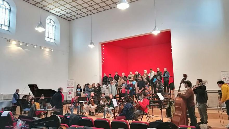 Ensayo del diverso coro impulsado por Camerata Primo Tempo.