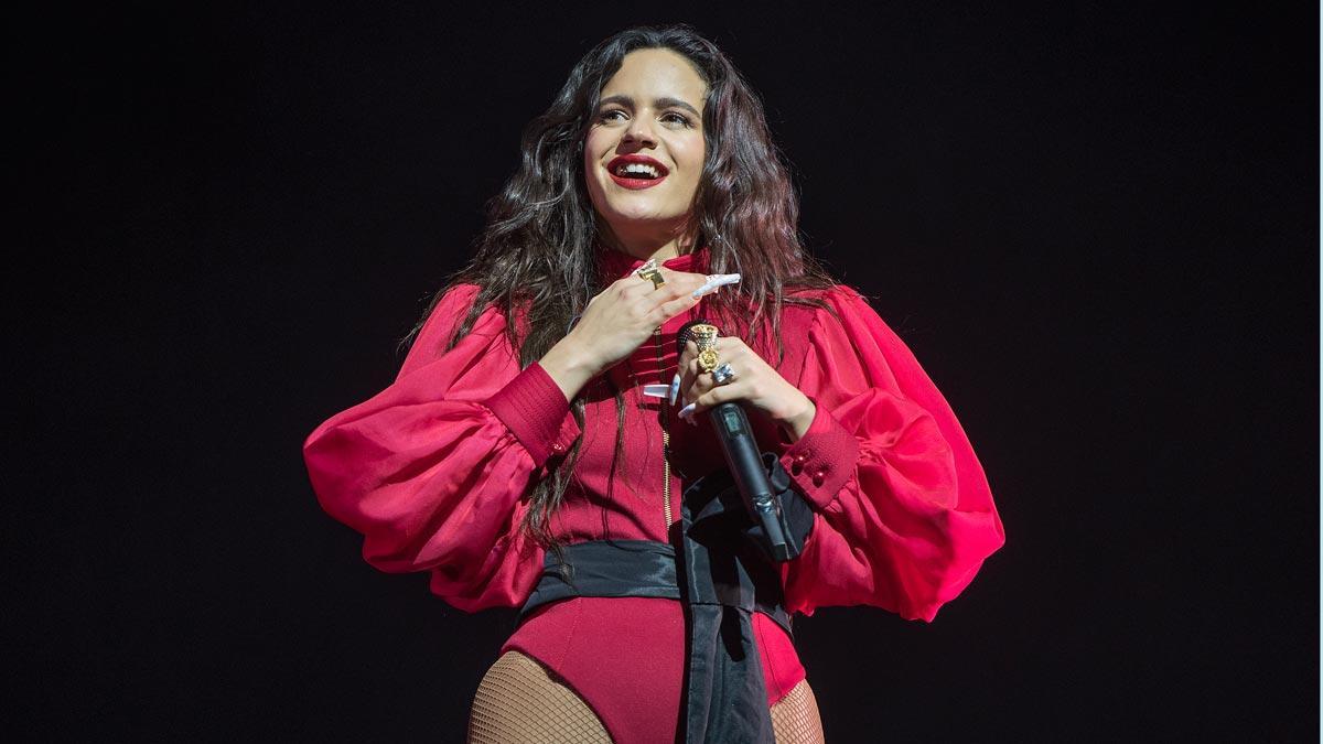 Los mejores momentos de los Grammy Latinos. En la foto, Rosalía en un concierto en Barcelona en el 2019. La catalana se ha llevado tres premios.